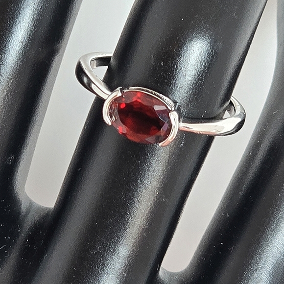 Natural Garnet 925 Sterling Silver Ring Sz 8 - Picture 3 of 8